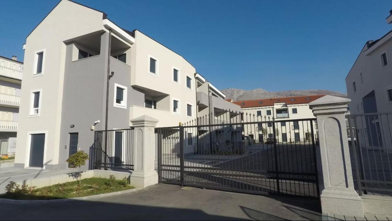 Apartment Laura Podstrana Bagian luar foto