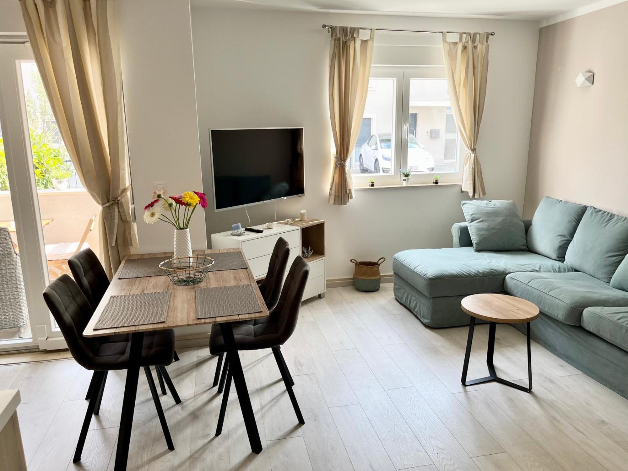 Apartment Laura Podstrana Bagian luar foto